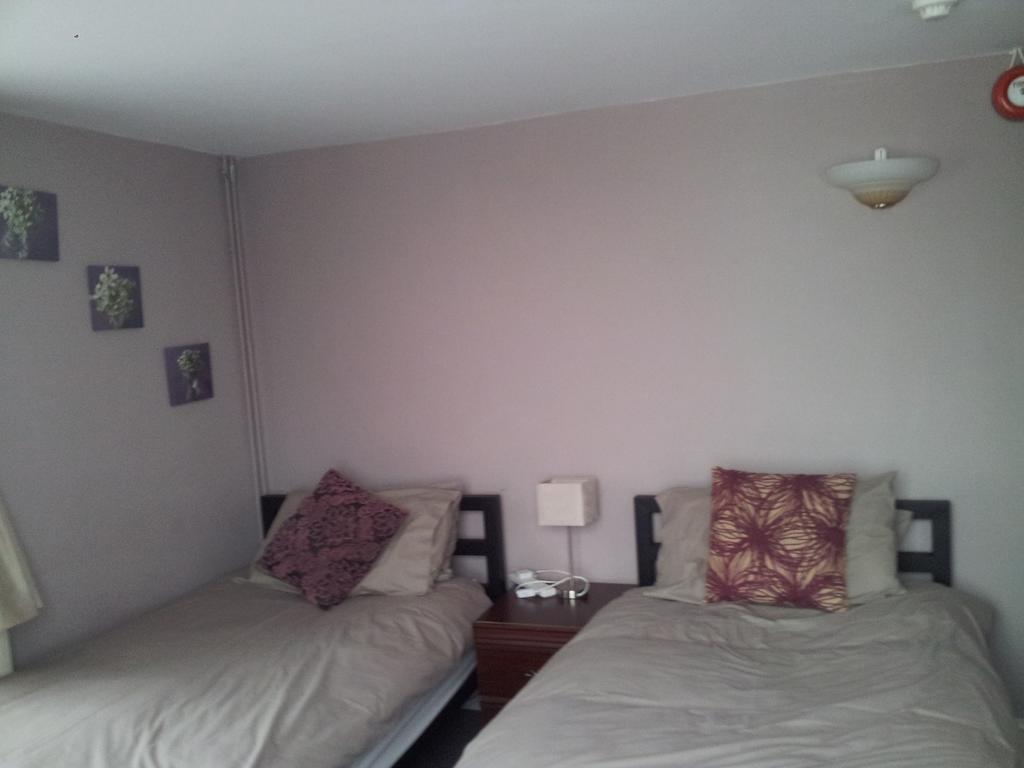 Shoulder Of Mutton Hotel Milton Keynes Phòng bức ảnh